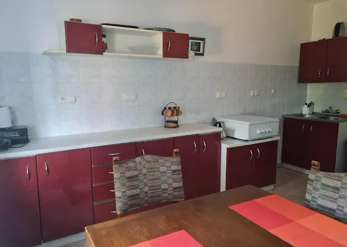 Goscinne Lenaili Pensión *