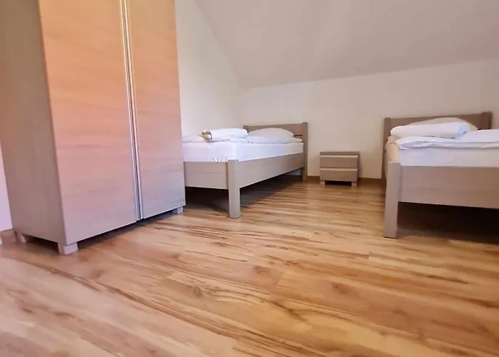 Goscinne Lenaili Pensión